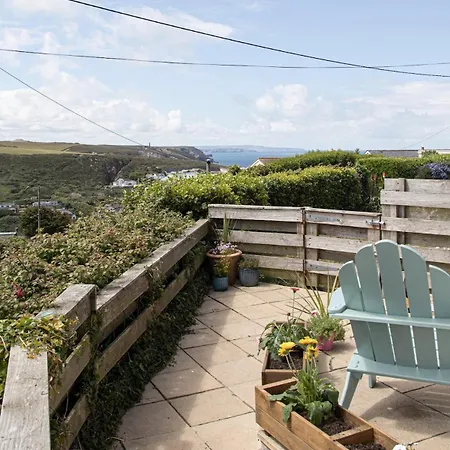 One Bed Spectacular Ocean Views, Walk To The *