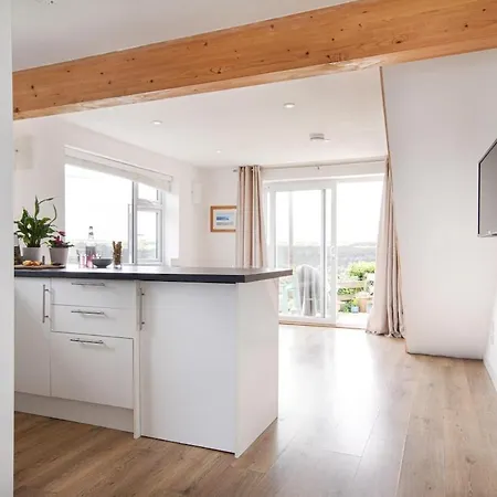 Apartment One Bed Spectacular Ocean Views, Walk To The Truro