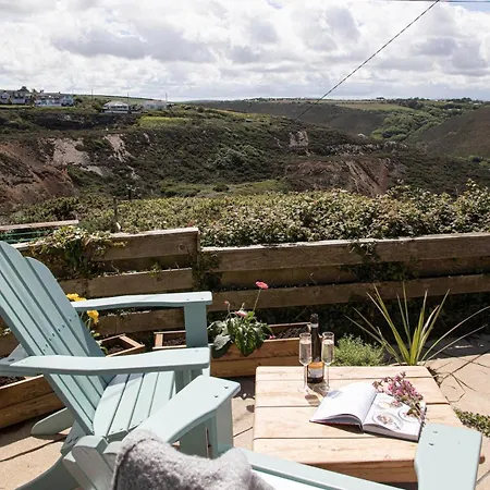 Apartment One Bed Spectacular Ocean Views, Walk To The Truro
