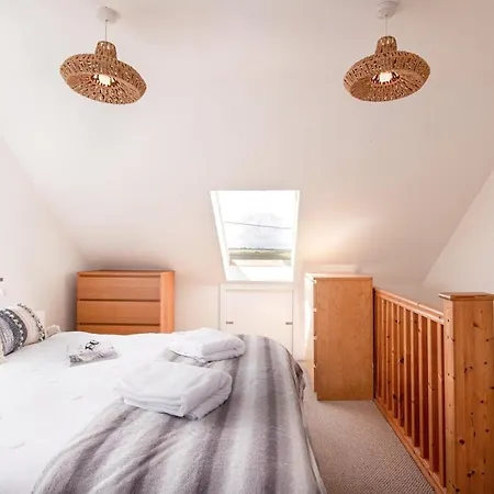 One Bed Spectacular Ocean Views, Walk To The * Truro