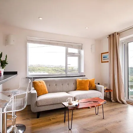One Bed Spectacular Ocean Views, Walk To The Apartment